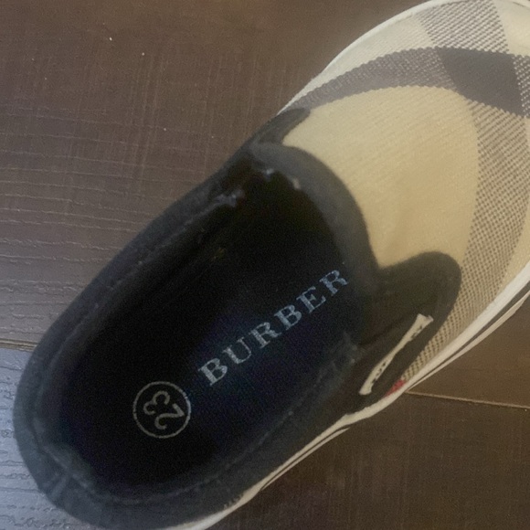 Burberry baby shoes size 23 (US 6) good condition - Picture 2 of 2